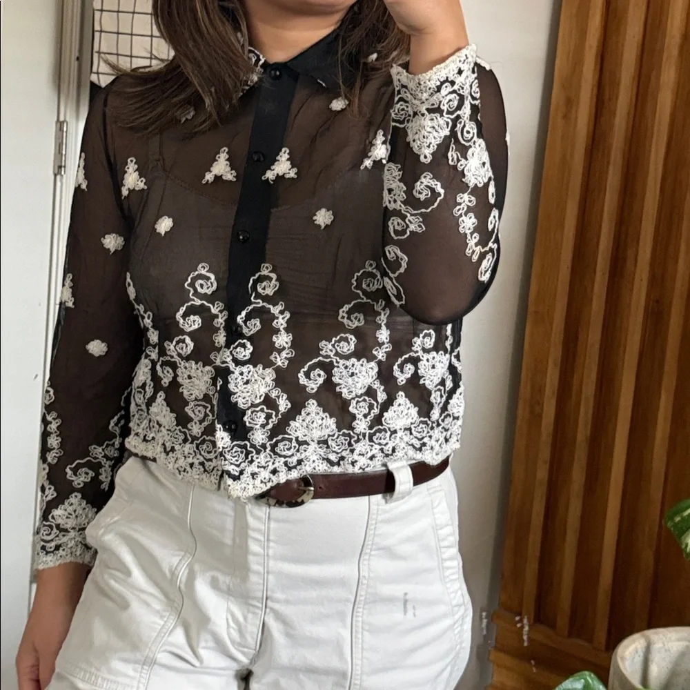 Vintage M. Kalan Cropped Lace Semi Sheer Blouse Buttoned Front. M